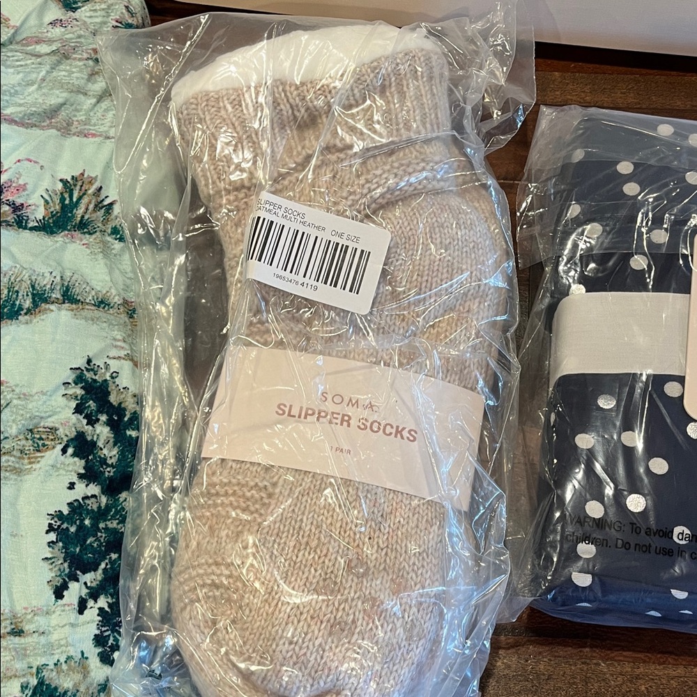 Soma Green Floral Lounge robe with Polka Dot Pajamas and fuzzy socks - Picture 2 of 4